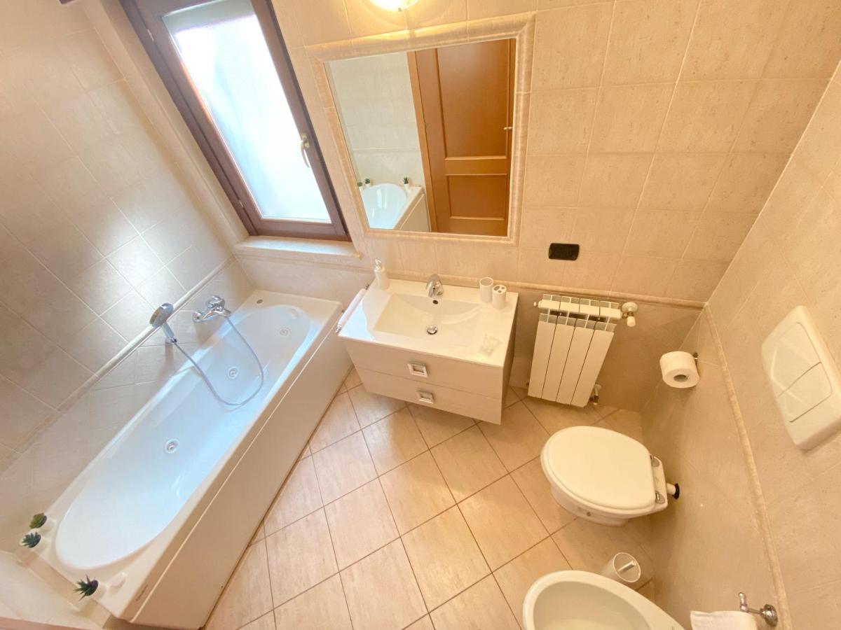 Sunset Escape Apartment - Panoramic Terrace Fiumicino Dış mekan fotoğraf