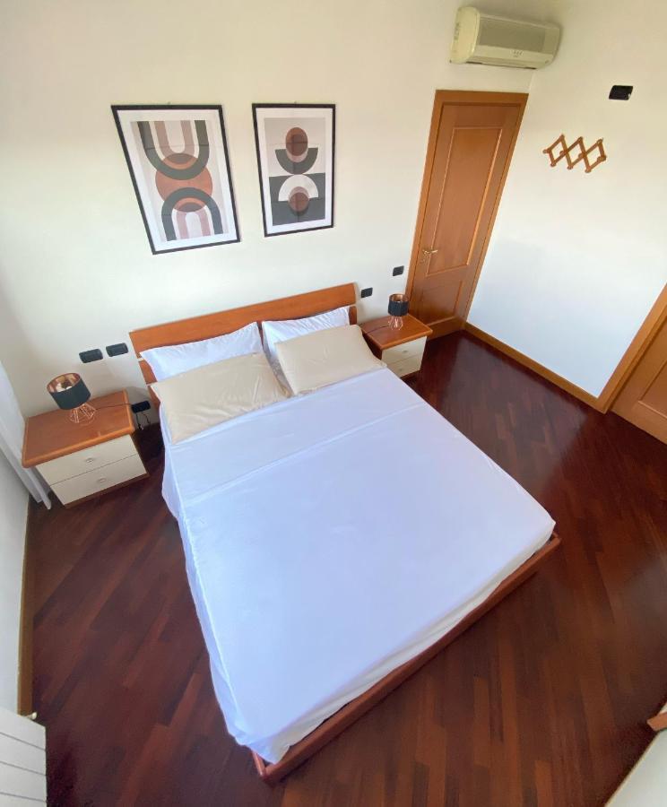 Sunset Escape Apartment - Panoramic Terrace Fiumicino Dış mekan fotoğraf